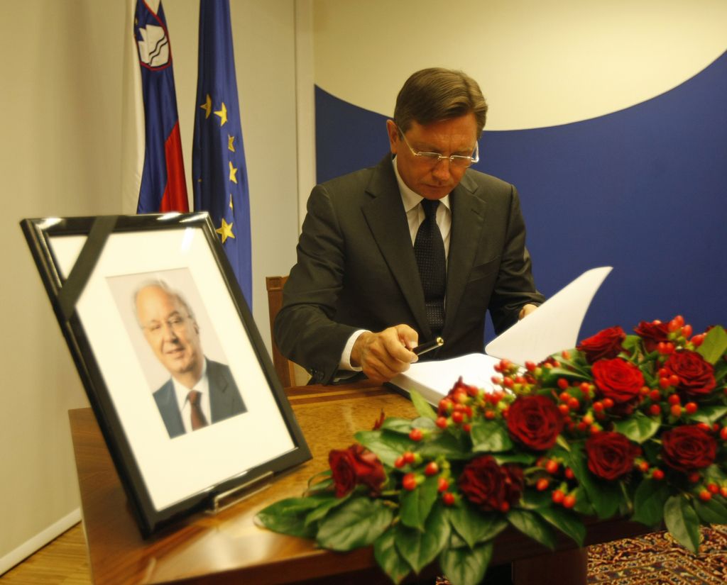 Bajuk bo pokopan z vojaškimi častmi